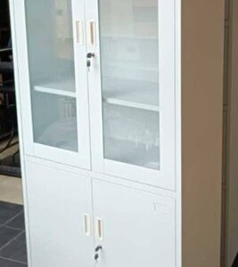 Armoire de rangement semi vitrée métallique de cinq compartiments à deux battantes